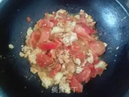 Make Tomato fried eggs step 4