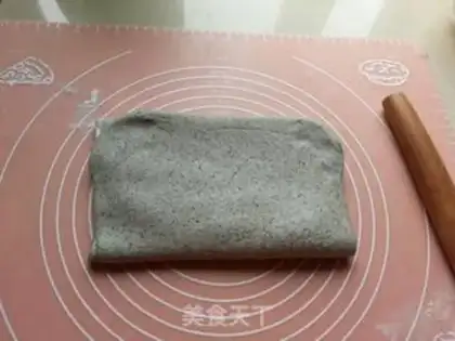 Make Black sesame rolls step 7