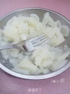 Make Eggs and potatoes and rice step 3