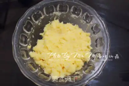 Make Milky-sweet coconut rolls step 2
