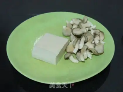 Make Mushrooms, tofu soup step 0