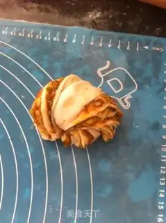 Make Spicy onion rolls step 16