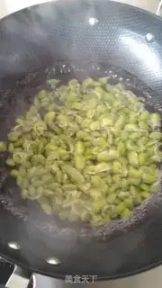 Make Sausage fried beans step 0