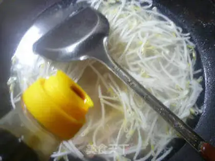 Make Salted green bean sprouts step 4