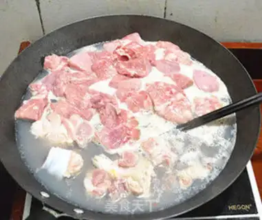 Make Scrambled pork broth step 2