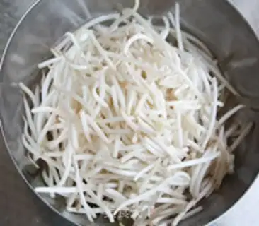 Make Pork green bean sprouts step 4