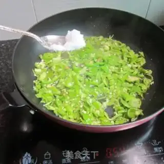 Make Pyramid eggs step 4