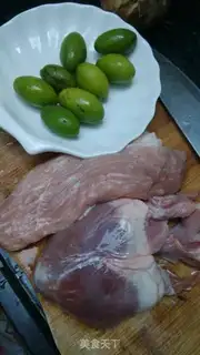Make Olive-cooked pig-crawling broth step 0
