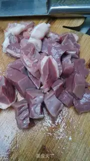 Make Olive-cooked pig-crawling broth step 1