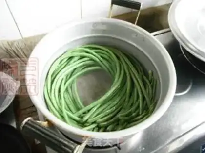 Make Spaghetti beans step 1