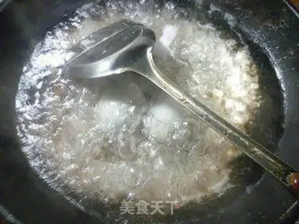 Make Squeeze the white fried eggs step 1