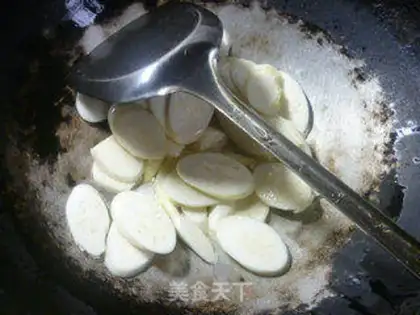 Make Squeeze the white fried eggs step 3