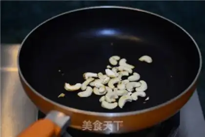 Make Seafood pineapple step 2