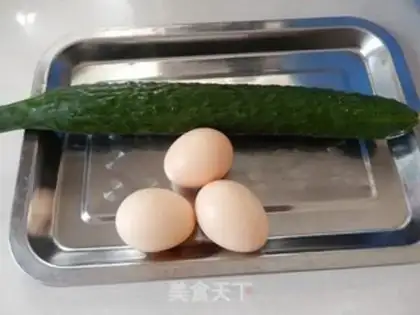 Make cucumber fried eggs step 0