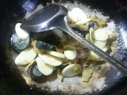 Make Squeeze the white fried eggs step 9