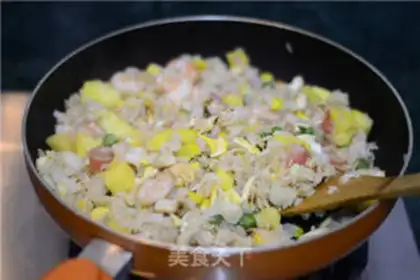 Make Seafood pineapple step 7