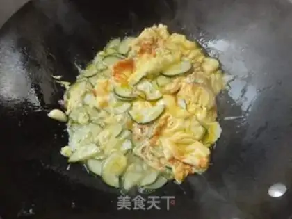 Make cucumber fried eggs step 7
