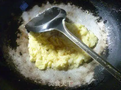 Make Black-eared eggs and green vegetables step 4