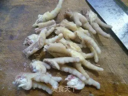 Make White Paws step 1