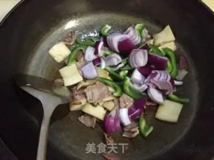 Make Black pepper bacon fried abalone mushrooms step 3