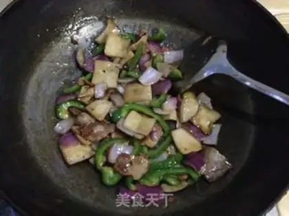 Make Black pepper bacon fried abalone mushrooms step 5