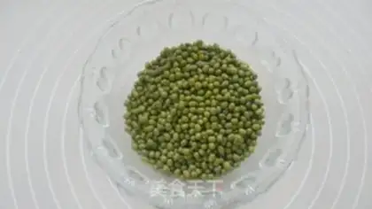 Make Iced green bean soup step 0
