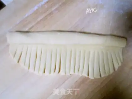 Make caterpillar butter bread step 5