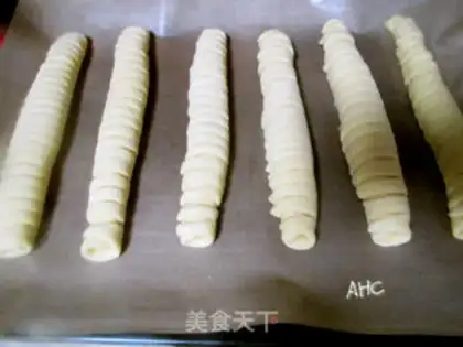 Make caterpillar butter bread step 7