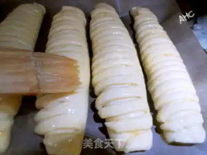 Make caterpillar butter bread step 9