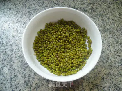 Make Ice melon green bean soup step 1