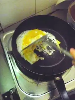 Make Curry egg mushroom fried rice step 3