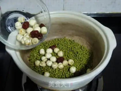 Make Green Bean Lotus soup step 3