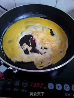 Make Tomato fried eggs step 2