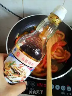 Make Tomato fried eggs step 5