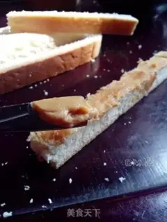 Make Microwave peanut toast step 1