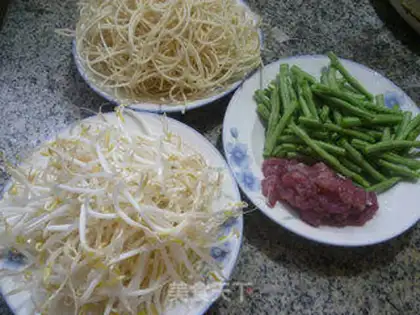 Make Green bean sprouts with pork noodles step 0