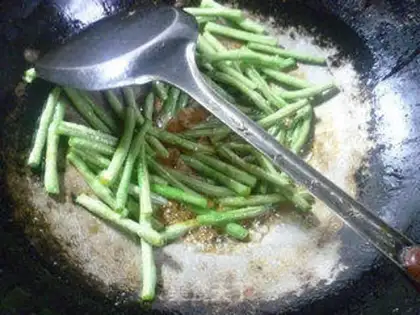 Make Green bean sprouts with pork noodles step 6