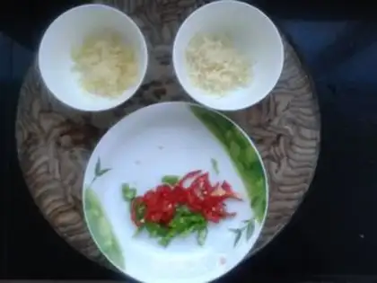 Make Garlic fans step 1