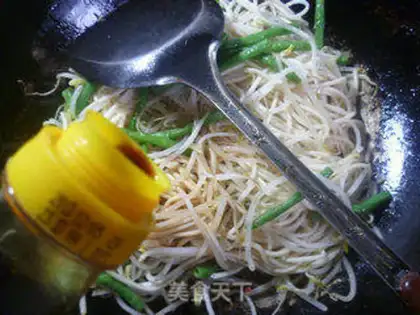 Make Green bean sprouts with pork noodles step 11