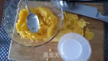 Make Mango coconut smoothie step 0