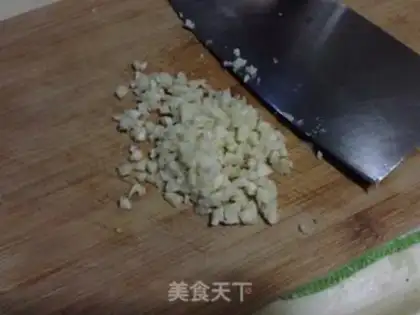 Make Garlic fried potatoes step 1