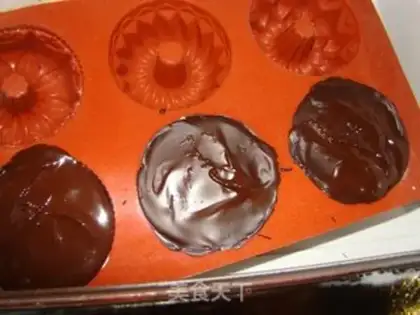 Make Chocolate bean ice cream mooncake step 13