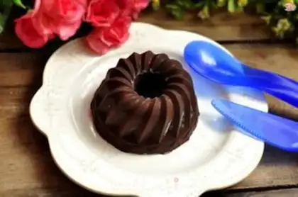 Make Chocolate bean ice cream mooncake step 14