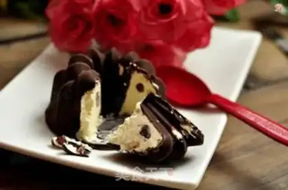 Make Chocolate bean ice cream mooncake step 19