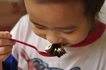 Make Chocolate bean ice cream mooncake step 20