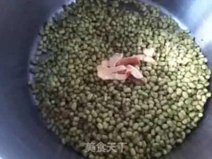 Make Homemade green bean pie step 1