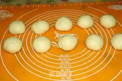 Make Flower bean bread step 1