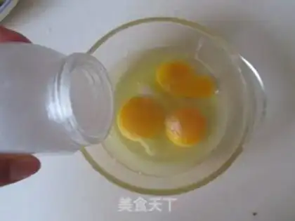 Make Tomato silk fried eggs step 1