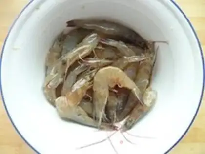 Make Garlic fans steam shrimp step 1