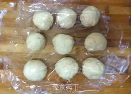 Make Ham caterpillar bread step 2